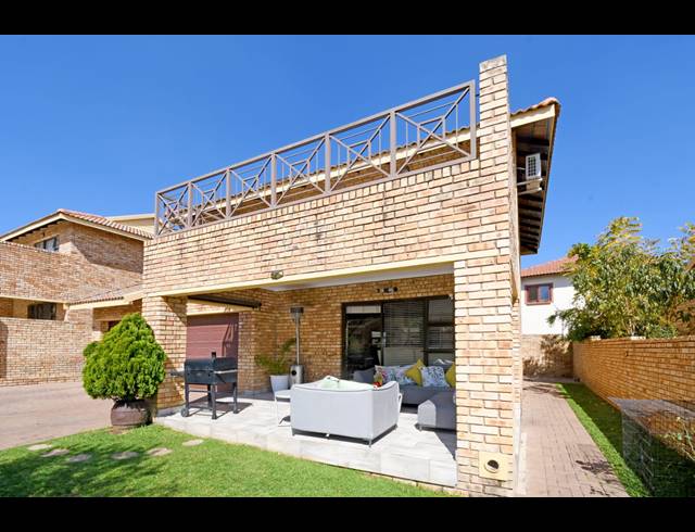 3 BEDROOM HOUSE FOR SALE IN NORTH RIDING